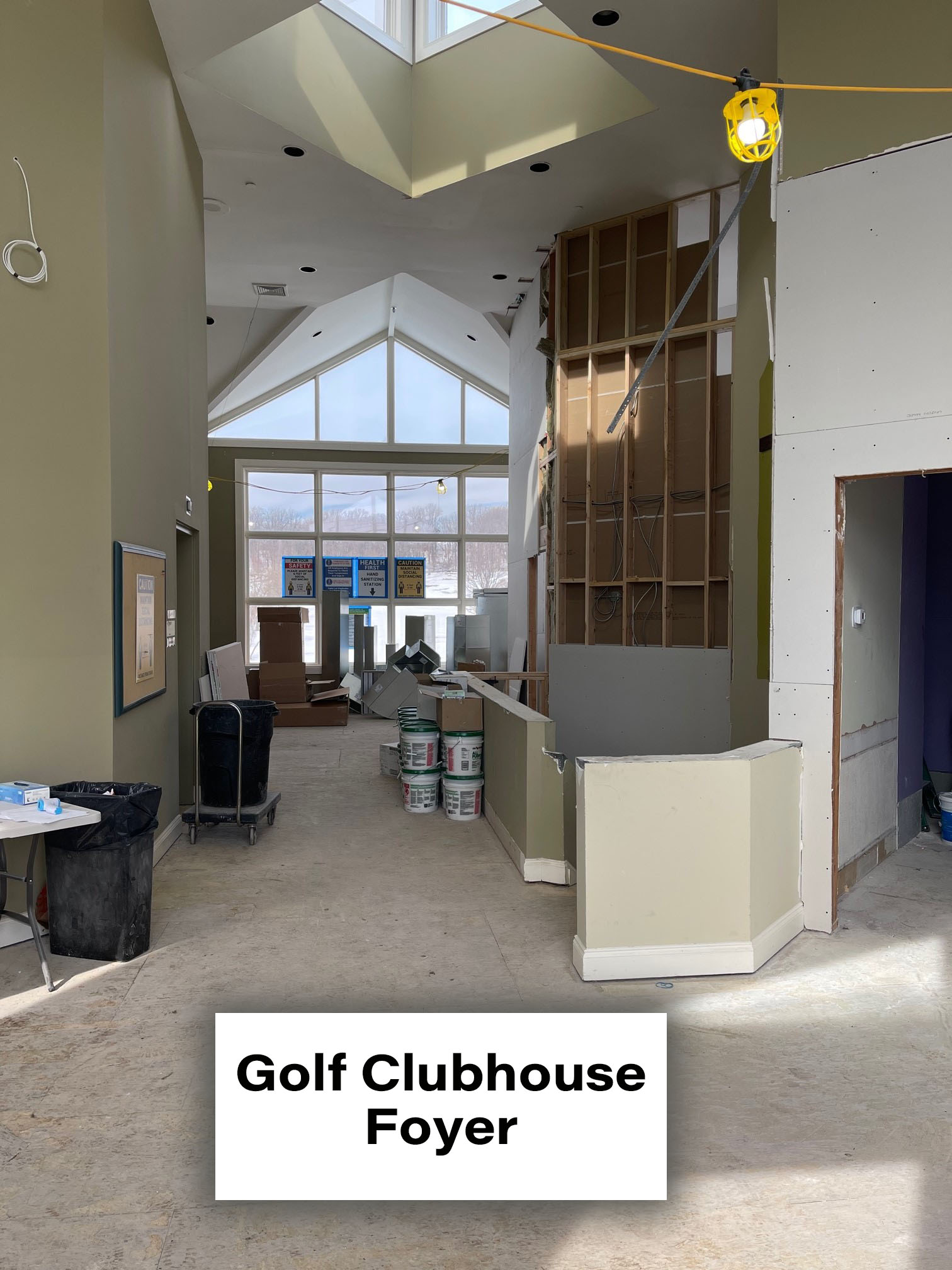 14._Golf_Clubhouse_Foyer.jpg